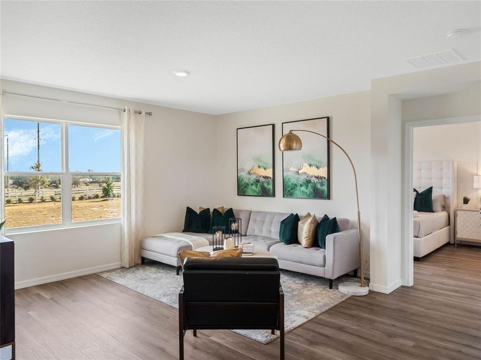 На продажу: $329,490 (4 спален, 2 ванн, 1828 Квадратных фут)