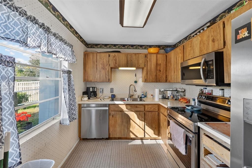 На продажу: $299,900 (3 спален, 2 ванн, 1200 Квадратных фут)