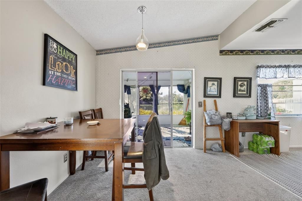 На продажу: $299,900 (3 спален, 2 ванн, 1200 Квадратных фут)