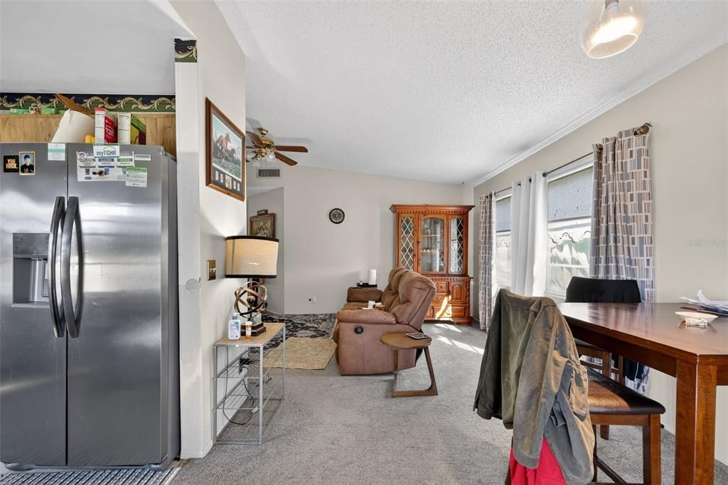 На продажу: $299,900 (3 спален, 2 ванн, 1200 Квадратных фут)