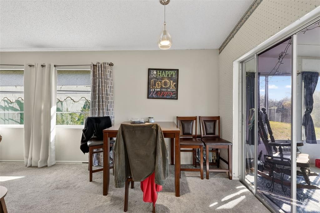 На продажу: $299,900 (3 спален, 2 ванн, 1200 Квадратных фут)