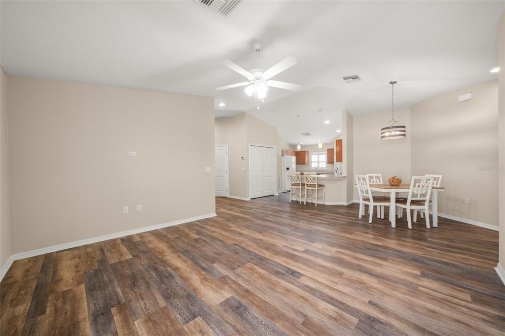 En Venta: $299,500 (2 camas, 2 baños, 1381 Pies cuadrados)