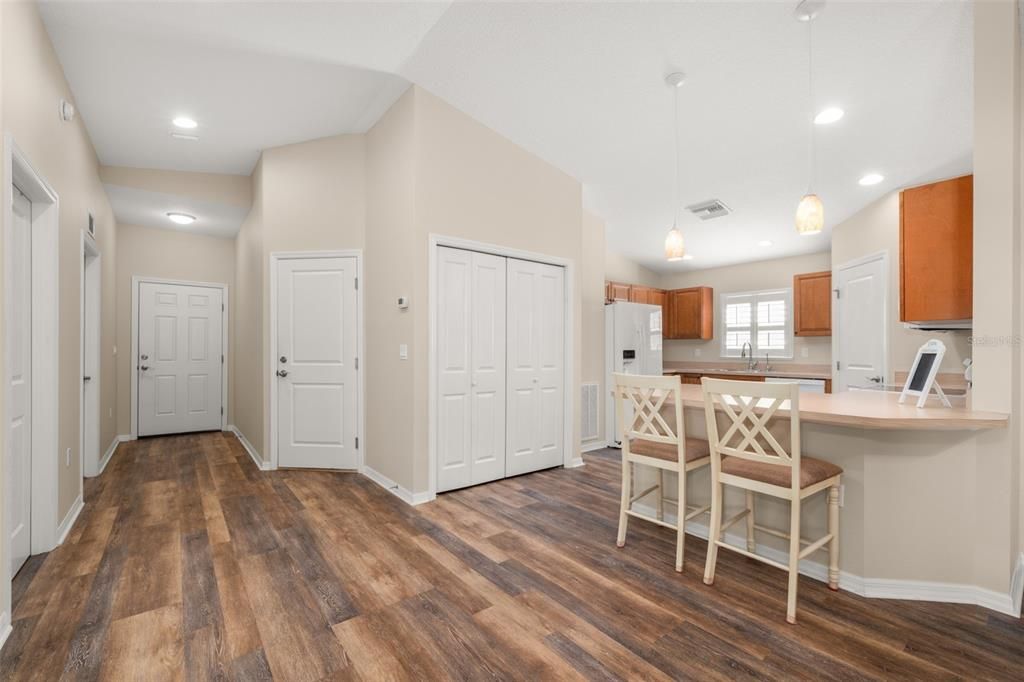 En Venta: $299,500 (2 camas, 2 baños, 1381 Pies cuadrados)