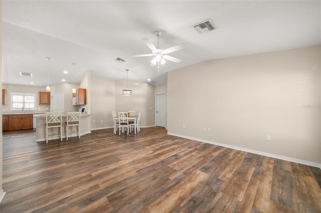 En Venta: $299,500 (2 camas, 2 baños, 1381 Pies cuadrados)