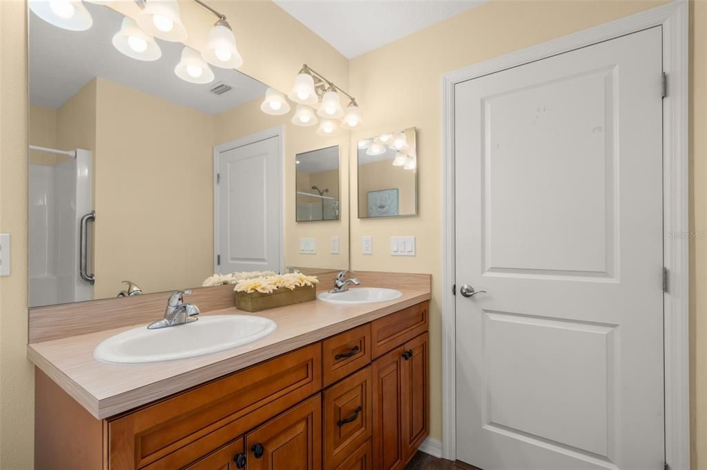 En Venta: $299,500 (2 camas, 2 baños, 1381 Pies cuadrados)