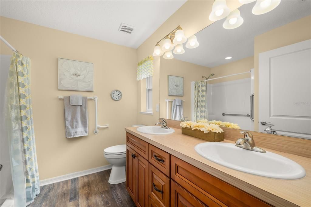 En Venta: $299,500 (2 camas, 2 baños, 1381 Pies cuadrados)