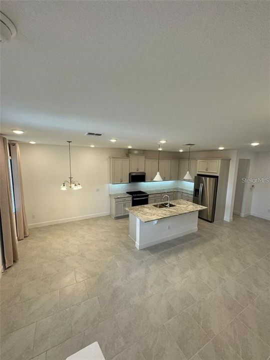 出租: $3,900 (3 贝兹, 2 浴室, 1638 平方英尺)