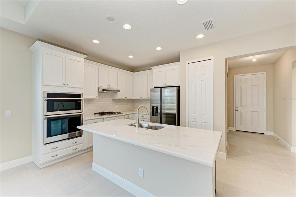 For Sale: $399,990 (2 beds, 2 baths, 1579 Square Feet)