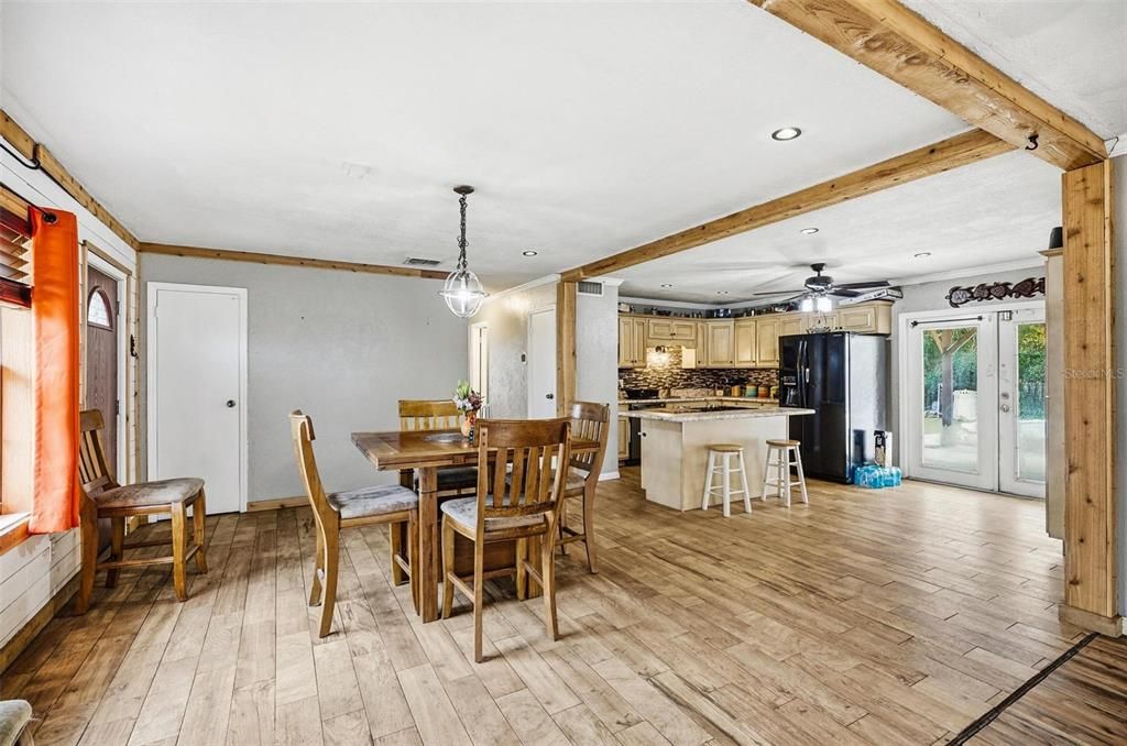 En Venta: $235,000 (3 camas, 1 baños, 1300 Pies cuadrados)