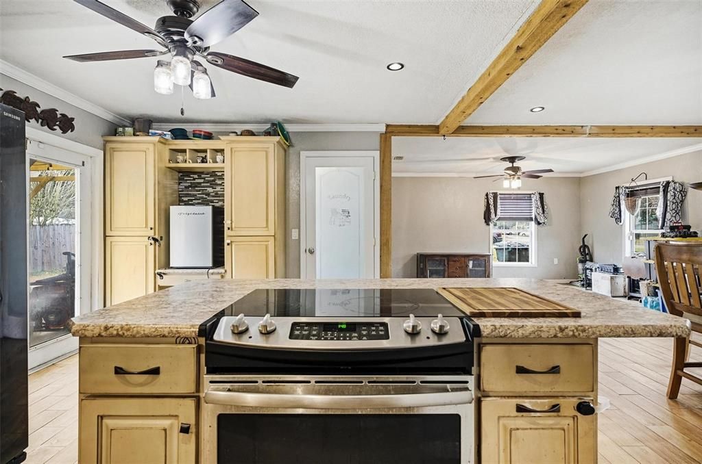 En Venta: $235,000 (3 camas, 1 baños, 1300 Pies cuadrados)