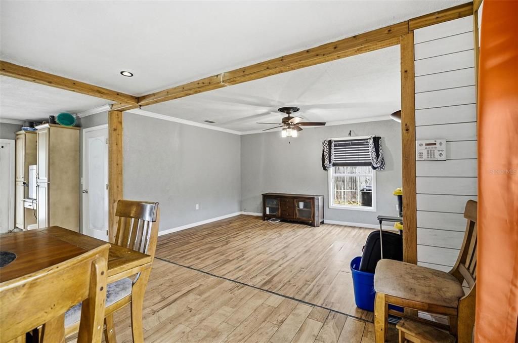 En Venta: $235,000 (3 camas, 1 baños, 1300 Pies cuadrados)