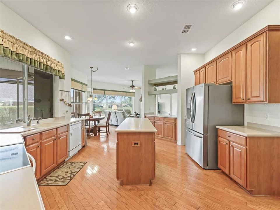 For Sale: $399,900 (3 beds, 2 baths, 2067 Square Feet)