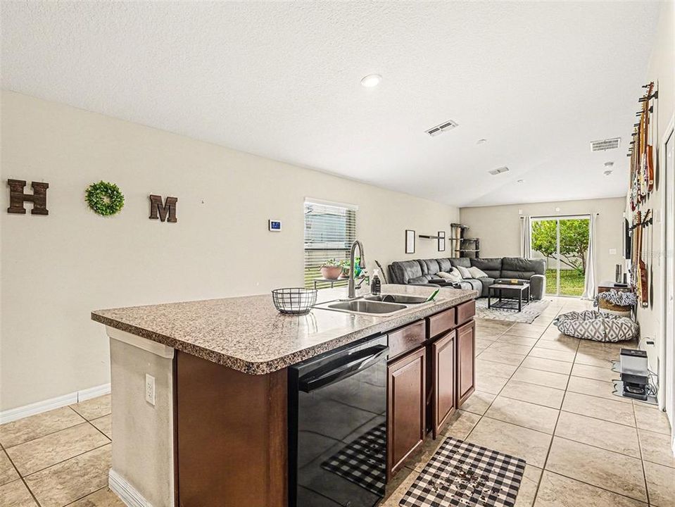 For Sale: $300,000 (3 beds, 2 baths, 1451 Square Feet)