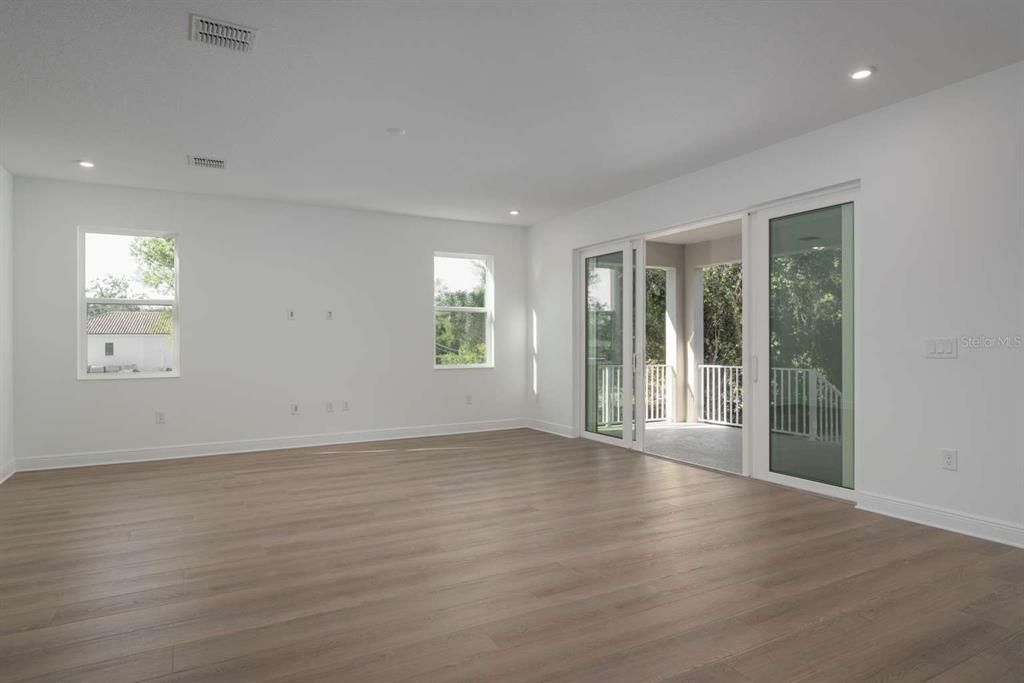 For Sale: $2,600,000 (5 beds, 4 baths, 4003 Square Feet)