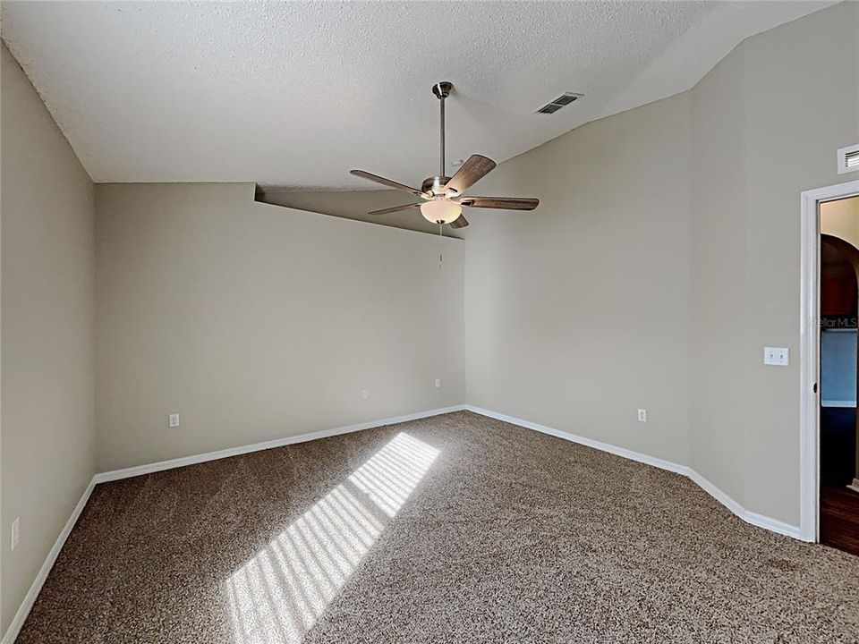 В аренду: $2,230 (4 спален, 2 ванн, 1855 Квадратных фут)