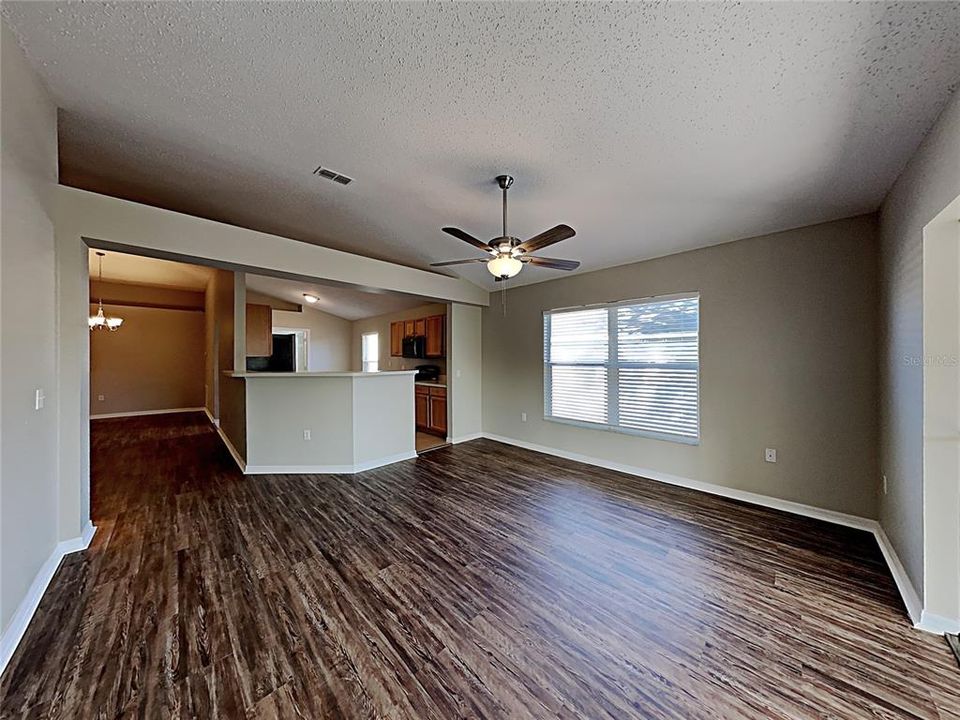 В аренду: $2,230 (4 спален, 2 ванн, 1855 Квадратных фут)