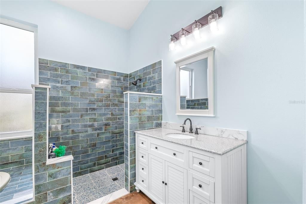 Activo con contrato: $599,000 (4 camas, 3 baños, 2175 Pies cuadrados)