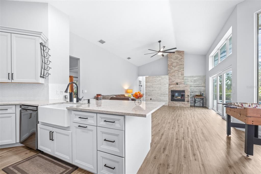 Activo con contrato: $599,000 (4 camas, 3 baños, 2175 Pies cuadrados)