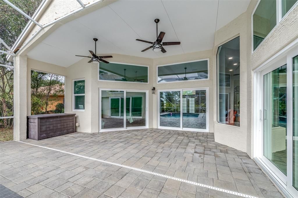 Activo con contrato: $599,000 (4 camas, 3 baños, 2175 Pies cuadrados)