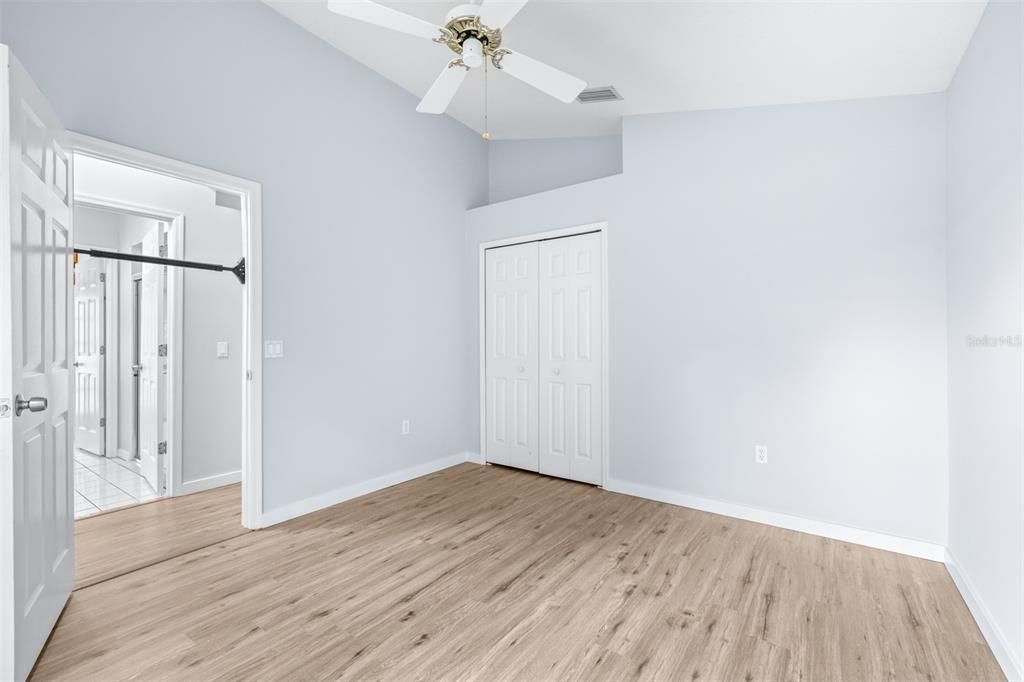 Activo con contrato: $599,000 (4 camas, 3 baños, 2175 Pies cuadrados)