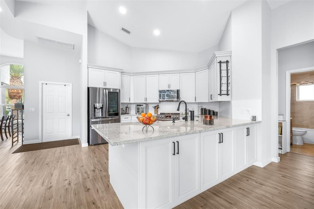 Activo con contrato: $599,000 (4 camas, 3 baños, 2175 Pies cuadrados)