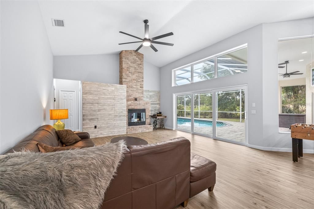 Activo con contrato: $599,000 (4 camas, 3 baños, 2175 Pies cuadrados)