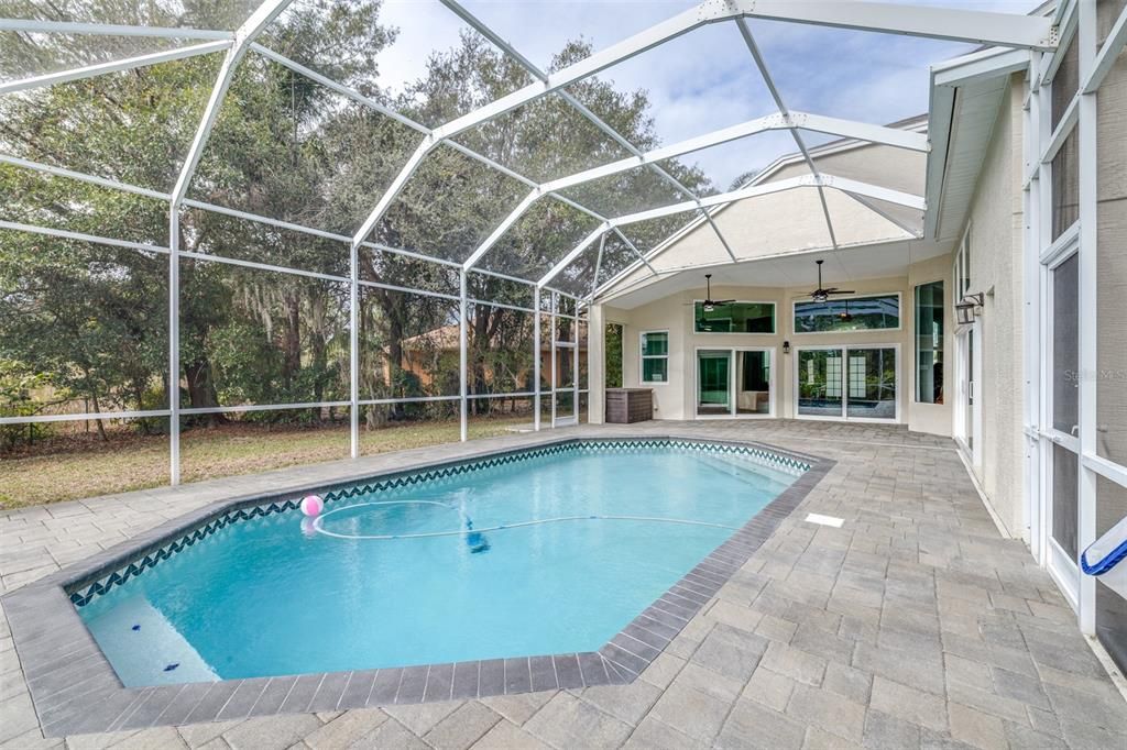 Activo con contrato: $599,000 (4 camas, 3 baños, 2175 Pies cuadrados)