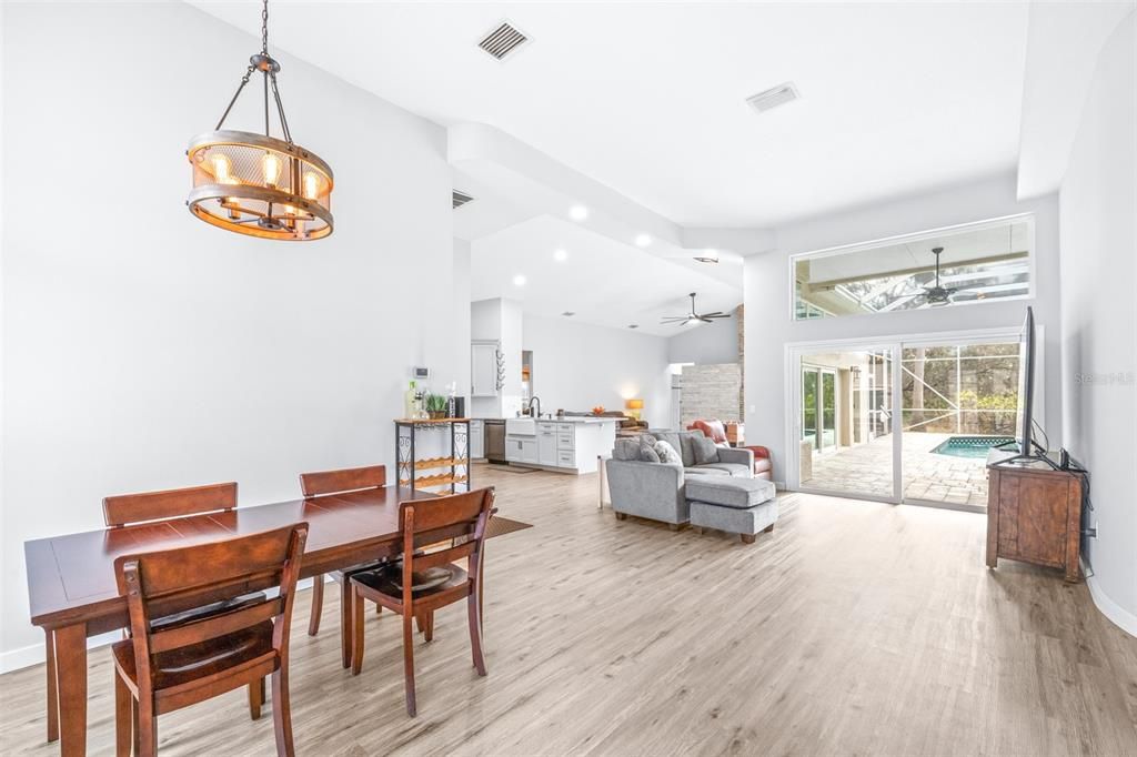 Activo con contrato: $599,000 (4 camas, 3 baños, 2175 Pies cuadrados)