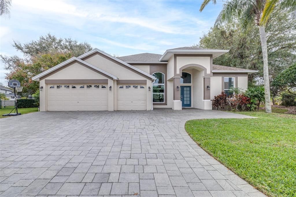 Activo con contrato: $599,000 (4 camas, 3 baños, 2175 Pies cuadrados)