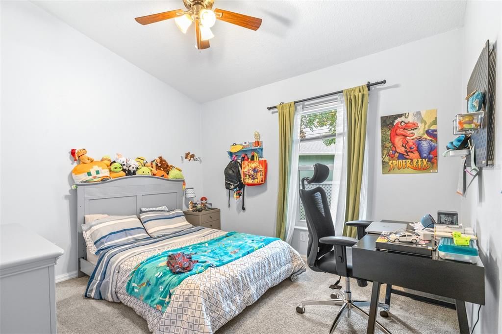 Activo con contrato: $599,000 (4 camas, 3 baños, 2175 Pies cuadrados)