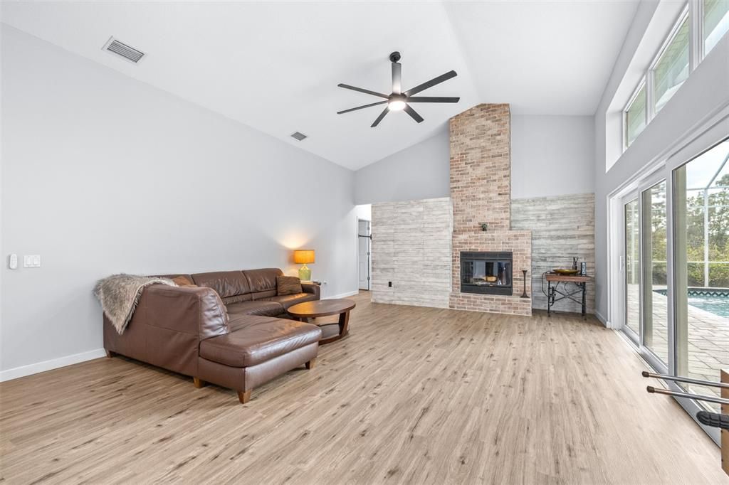 Activo con contrato: $599,000 (4 camas, 3 baños, 2175 Pies cuadrados)