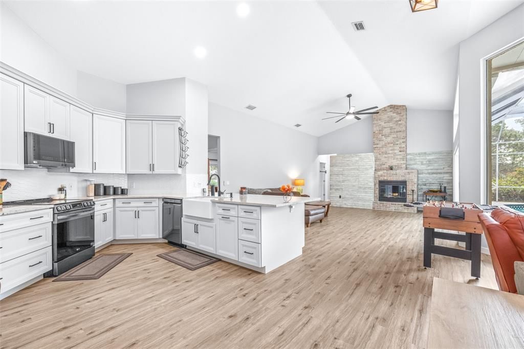 Activo con contrato: $599,000 (4 camas, 3 baños, 2175 Pies cuadrados)