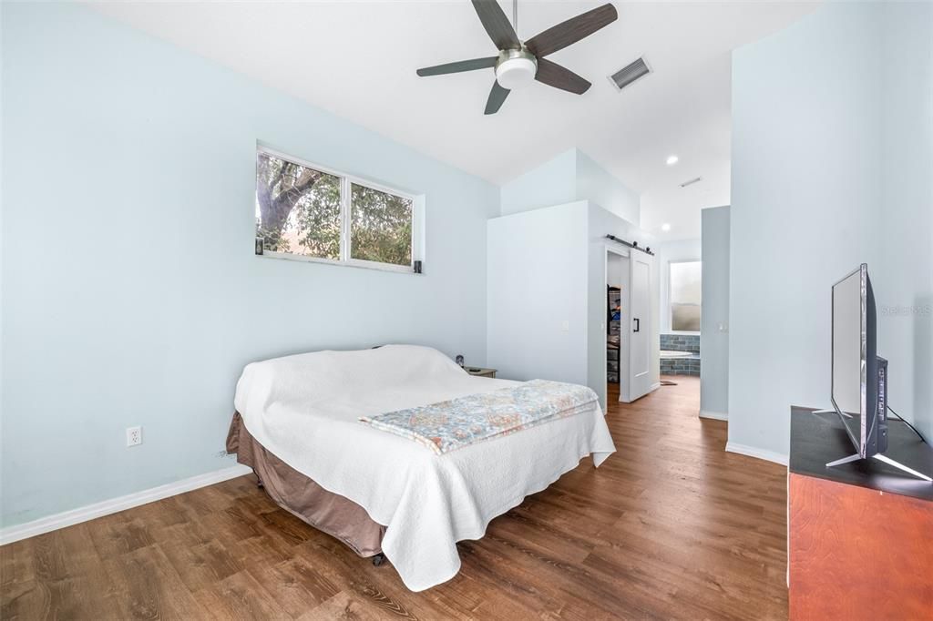 Activo con contrato: $599,000 (4 camas, 3 baños, 2175 Pies cuadrados)