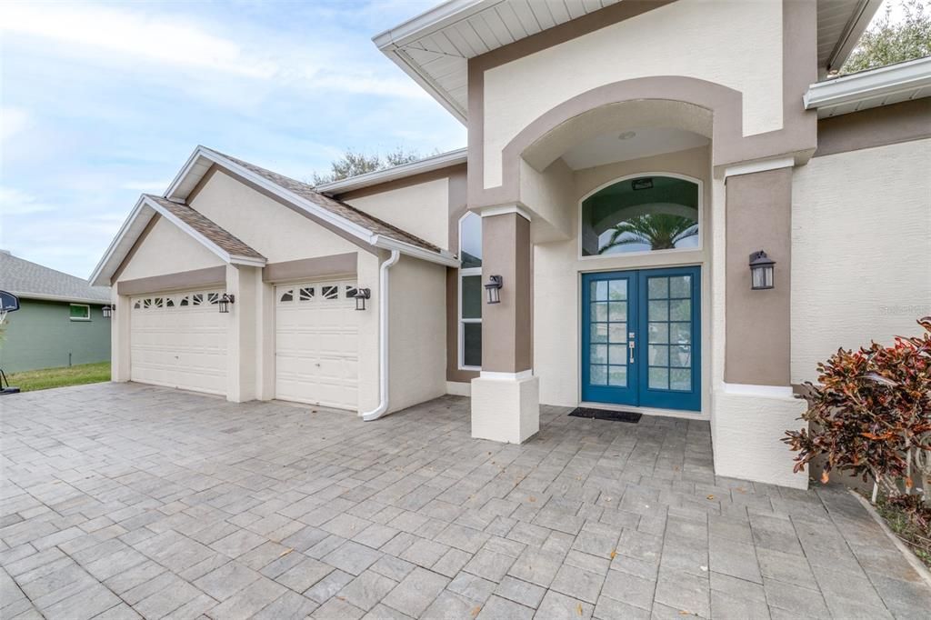 Activo con contrato: $599,000 (4 camas, 3 baños, 2175 Pies cuadrados)