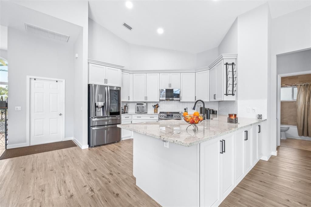 Activo con contrato: $599,000 (4 camas, 3 baños, 2175 Pies cuadrados)