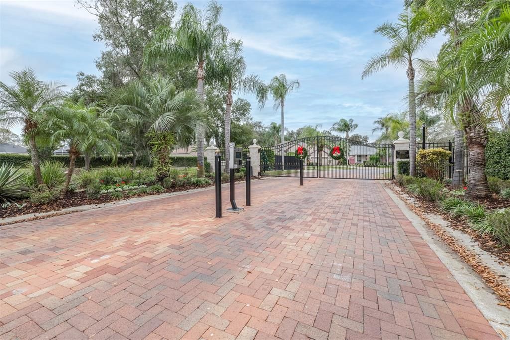 Activo con contrato: $599,000 (4 camas, 3 baños, 2175 Pies cuadrados)