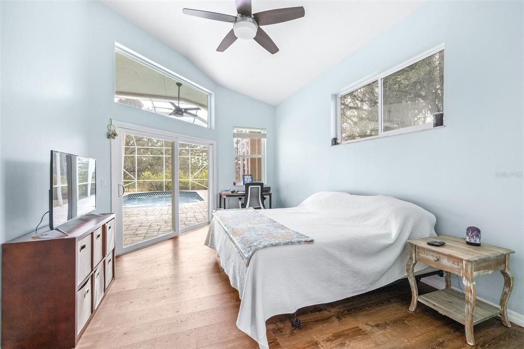 Activo con contrato: $599,000 (4 camas, 3 baños, 2175 Pies cuadrados)