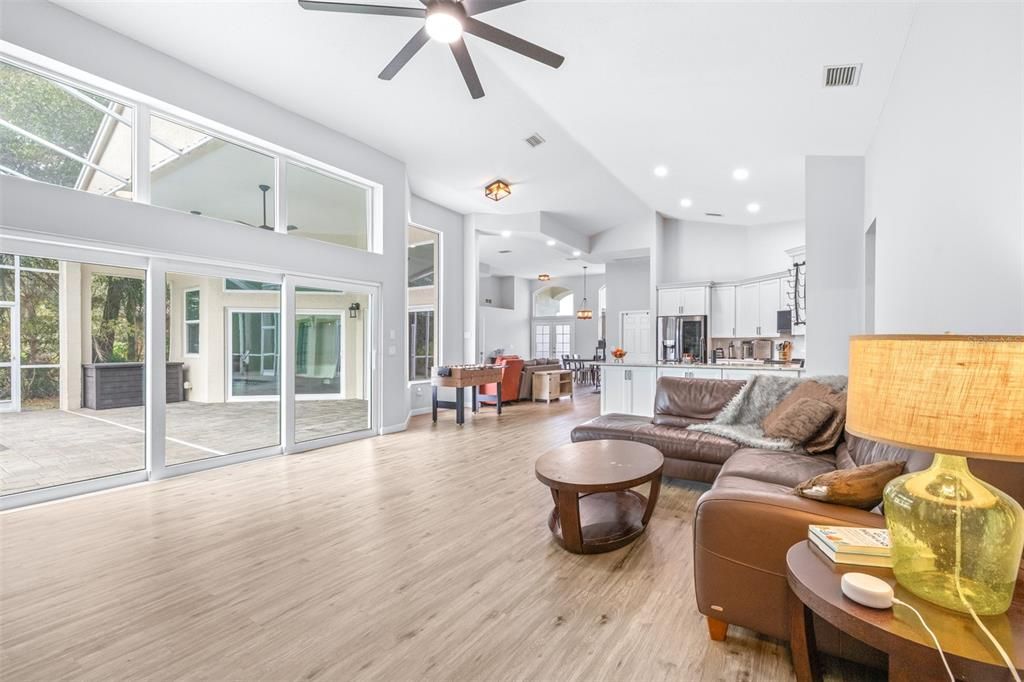 Activo con contrato: $599,000 (4 camas, 3 baños, 2175 Pies cuadrados)