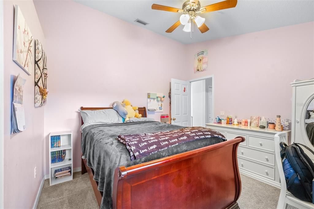 Activo con contrato: $599,000 (4 camas, 3 baños, 2175 Pies cuadrados)