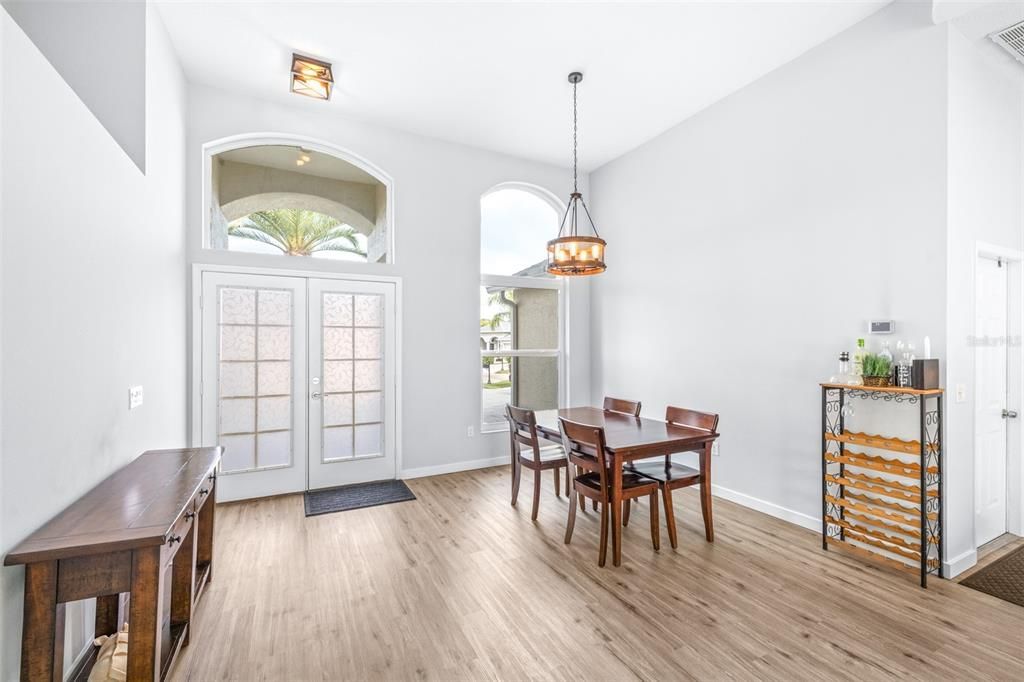 Activo con contrato: $599,000 (4 camas, 3 baños, 2175 Pies cuadrados)