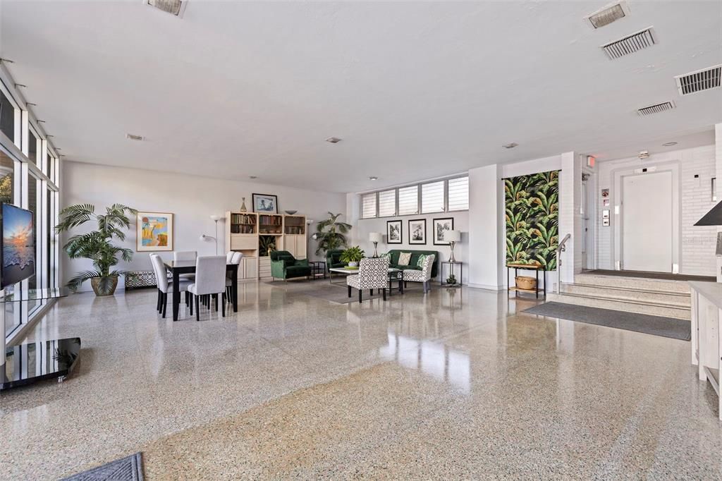 待售: $99,000 (1 贝兹, 1 浴室, 625 平方英尺)