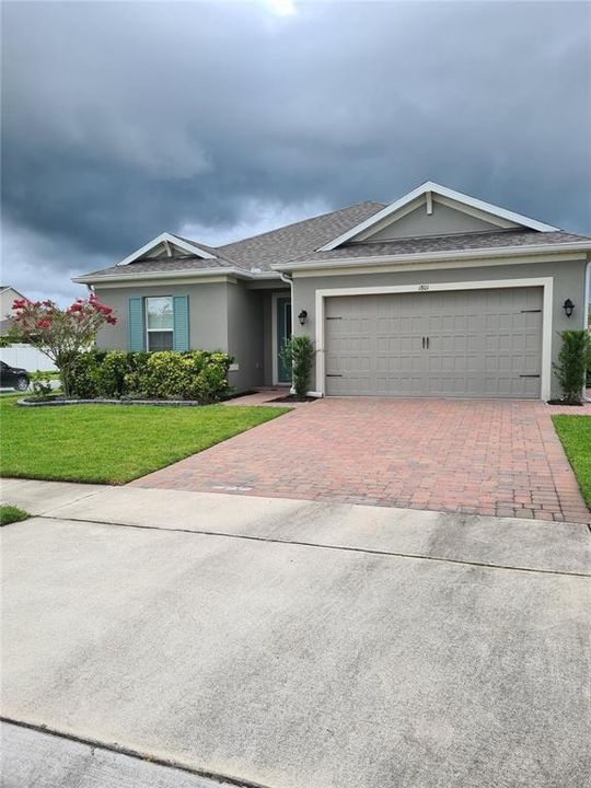 For Rent: $2,350 (3 beds, 2 baths, 1986 Square Feet)