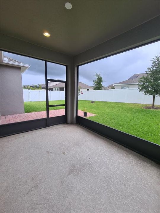 For Rent: $2,350 (3 beds, 2 baths, 1986 Square Feet)