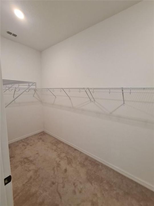 For Rent: $2,350 (3 beds, 2 baths, 1986 Square Feet)