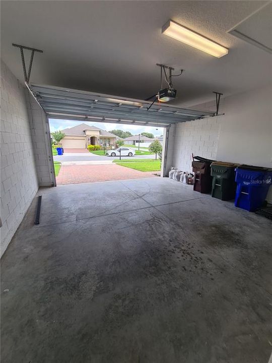 For Rent: $2,350 (3 beds, 2 baths, 1986 Square Feet)