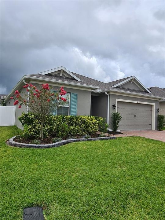 For Rent: $2,350 (3 beds, 2 baths, 1986 Square Feet)