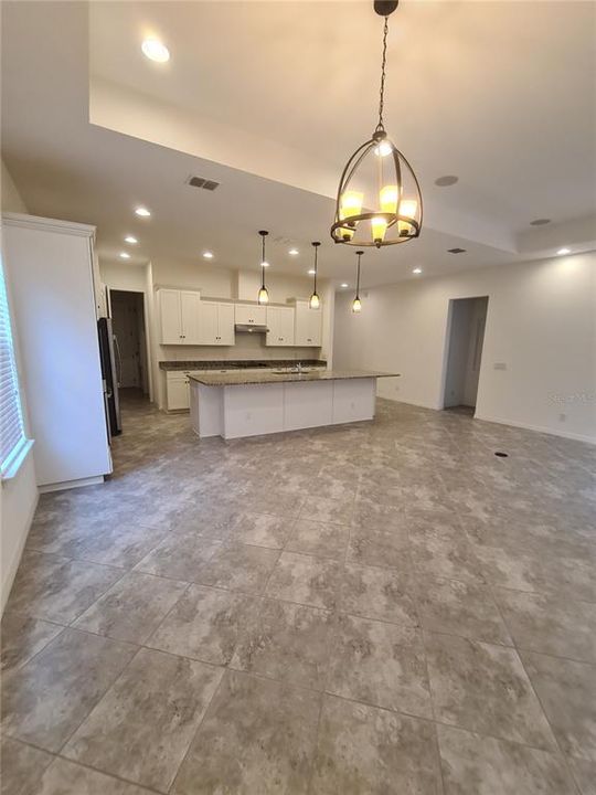 For Rent: $2,350 (3 beds, 2 baths, 1986 Square Feet)