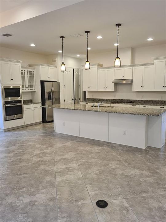 For Rent: $2,350 (3 beds, 2 baths, 1986 Square Feet)