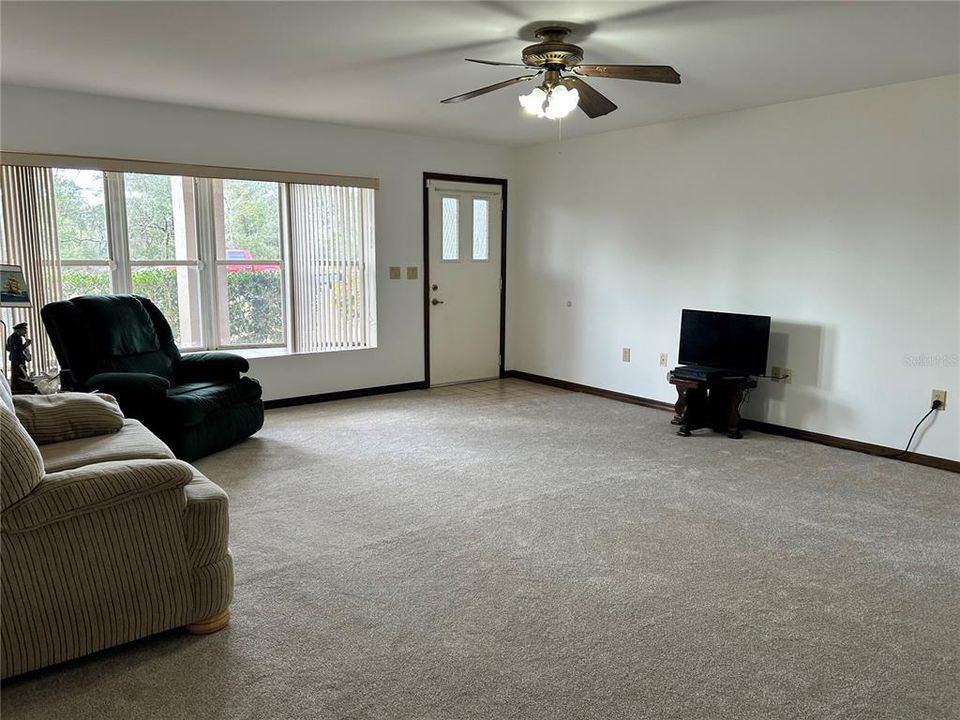 待售: $335,000 (3 贝兹, 2 浴室, 1863 平方英尺)