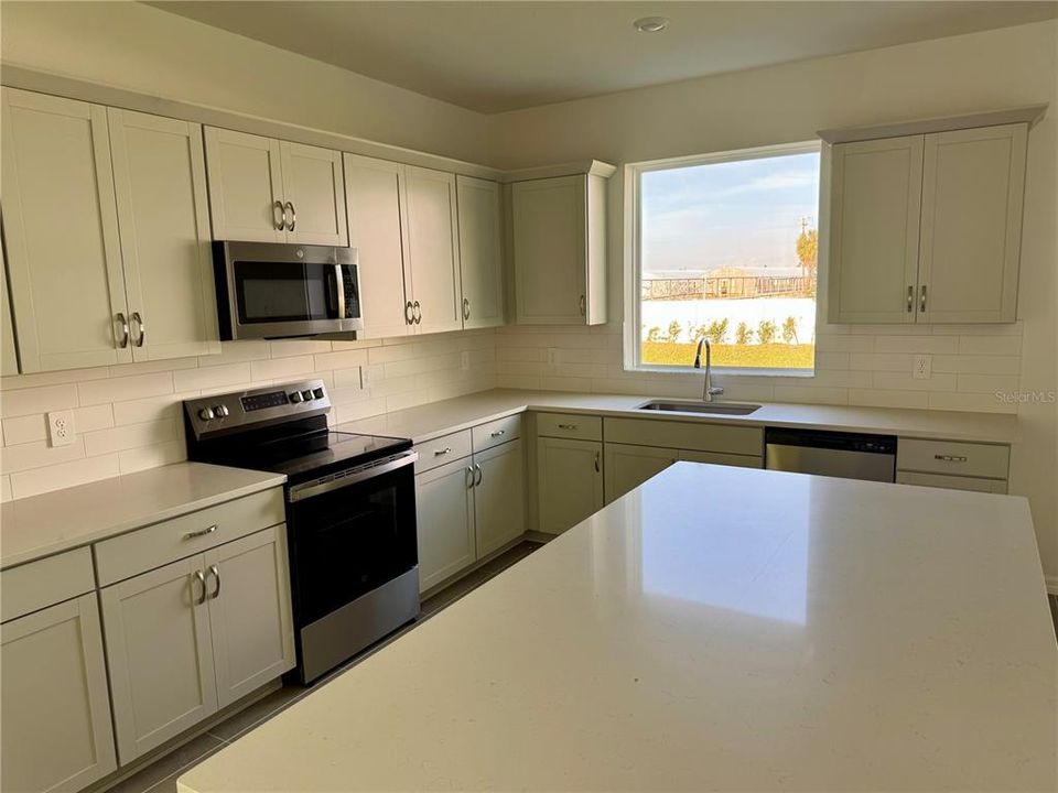 For Sale: $489,999 (3 beds, 2 baths, 2756 Square Feet)